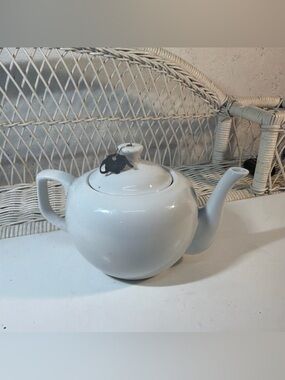 BIA Cordon Bleu Classic White (Smooth) Teapot with Lid